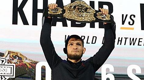 Лукашенко поздравил отца и сына Нурмагомедовых с победой на турнире UFC в Лас-Вегасе