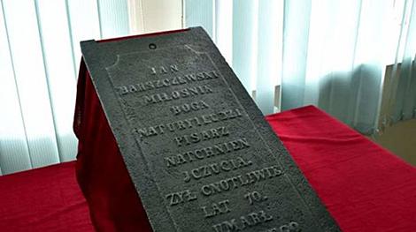 Надгробная плита и прижизненные книги: в Национальной библиотеке открылась выставка о Яне Барщевском
