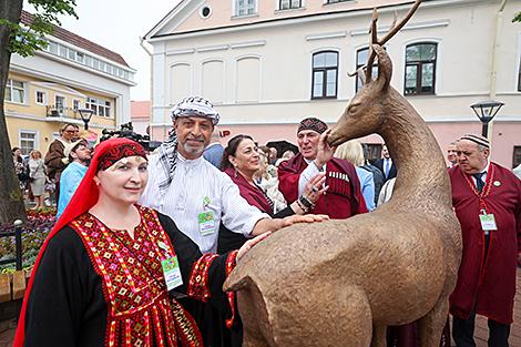 Бронзовая скульптура оленя святого Губерта появилась в центре Гродно