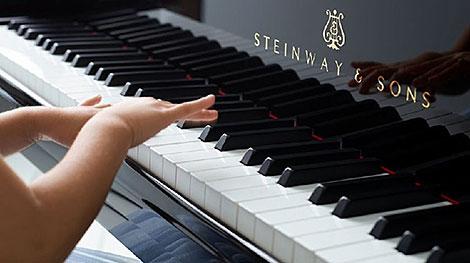 Белгосфилармония объявила о приеме заявок на участие в конкурсе пианистов