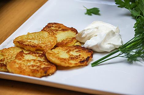 Драники, льняная одежда и посуда из хрусталя. Минск привезет в Москву лучшие белорусские товары