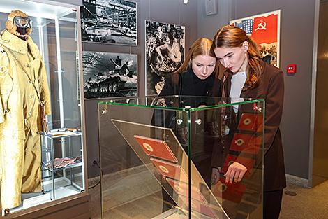 Выставку денежных знаков времен Второй мировой войны открыли в музее истории ВОВ