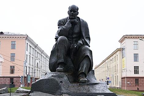 От Минска до Тяньцзиня: 143-летие со дня рождения Якуба Коласа объединило гостей со всего мира