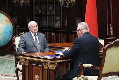 Карпенко пригласил Лукашенко принять 2 сентября участие в открытии новой школы в Уручье