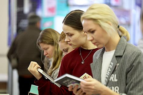 Мировая литература и скидки. Почему стоит посетить международную книжную выставку-ярмарку в Минске