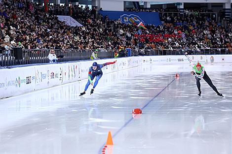 Доморацкий выиграл золото Кубка сильнейших конькобежцев на дистанции 5000 м