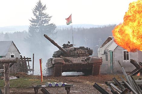 Показательный заезд Т-72 по маршруту 