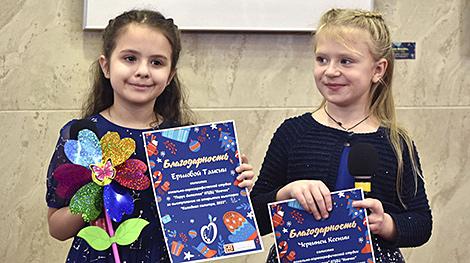 Пастель и акварель, вытинанка и панно. Выставку победителей конкурса 