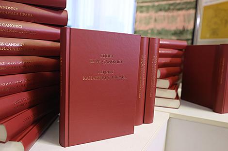 Кодекс канонического права впервые издан на белорусском языке. Книгу презентовали в Нацбиблиотеке