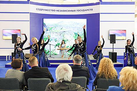 Фольклорные танцы и книги о подвигах. Презентация Армении прошла на Минской книжной выставке-ярмарке