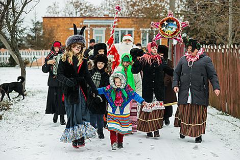 Открывай ворота, Коляда в гости пришла. Как на пинском Полесье живет народный рождественский обряд