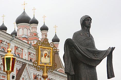 В храмах Беларуси в праздник Покрова Пресвятой Богородицы совершат молебны о мире и семье
