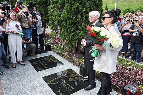 Сразу две именные звезды открыли на Площади лауреатов Летнего амфитеатра на 