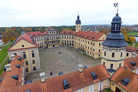 Ритуальные мечи и офицерские шпаги. Выставку оружия представят в Несвижском музее-заповеднике
