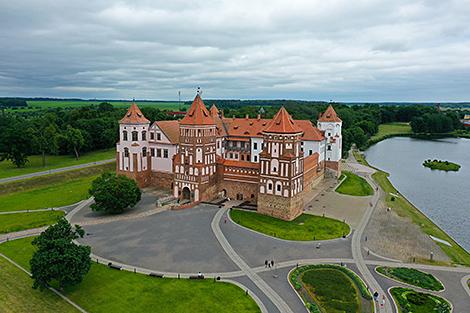 Старинный замок смотрит в будущее. В замковом комплексе 