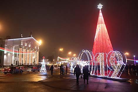 Пиксельная новогодняя елка зажглась в Гомеле