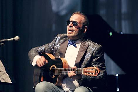 Вечер полный радости - Том Синатра дал большой сольный концерт на Берестейском балу