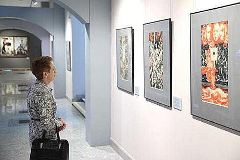 Выставку к 80-летию трагедии в Хатыни представили в НХМ. Некоторые работы выставлены впервые