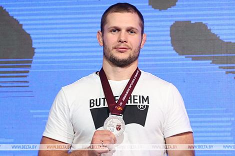 Белорусский борец Александр Гуштын получил серебро ЧЕ-2017