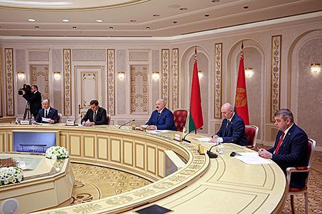 Лукашенко предложил российским кинематографистам совместно снять фильм про Ли Харви Освальда