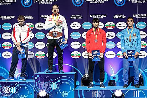 Белорусские атлеты завоевали три бронзы на юниорском ЧМ по греко-римской борьбе в Таллине