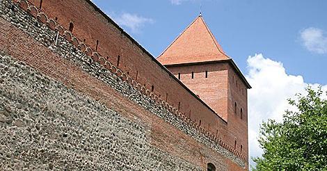 Башни Лидского и Гольшанского замков откроются после реконструкции в этом году