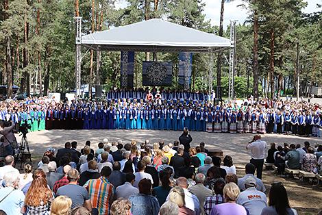 Праздник средневековой культуры и фейерверк на воде: 
