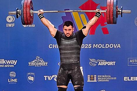 Белорусские тяжелоатлеты завоевали семь наград континентального форума