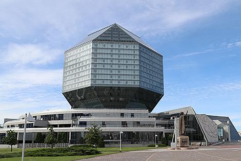 Национальная библиотека подготовила книжную выставку о развитии современной Беларуси