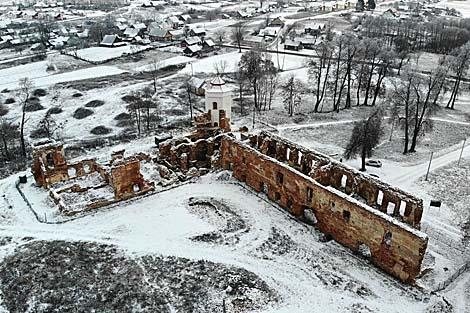 Наружные работы по восстановлению северной башни Гольшанского замка завершат до конца года