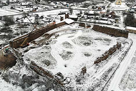 В Кревском замке завершается восстановление северо-западной стены