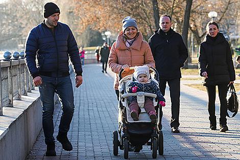 Праздничный концерт, фотовыставка и конкурсы. Какие мероприятия пройдут в Беларуси ко Дню матери и Дню отца