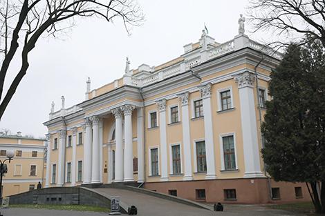 Белорусский свадебный костюм и наряд кинодивы Голливуда покажут на выставке в Гомеле