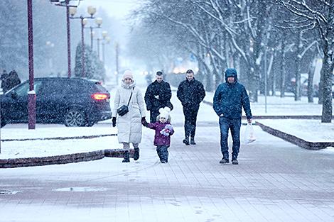 Данные соцопроса: абсолютное большинство белорусов не планируют уезжать из страны