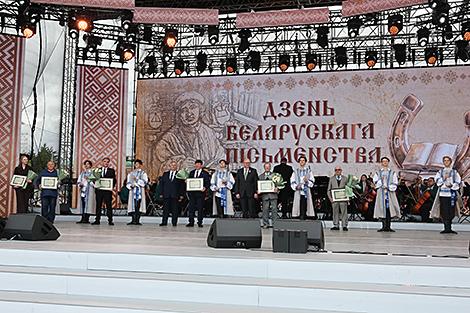 Обладателей Национальной литературной премии назвали в Костюковичах во время Дня белорусской письменности