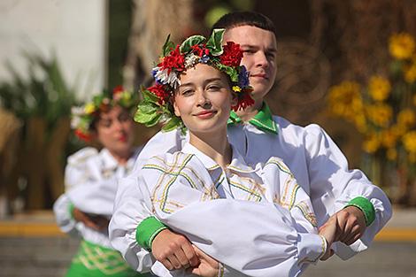 Марш-парад, шоу-программы и не только. Дубровно встречает международный фестиваль