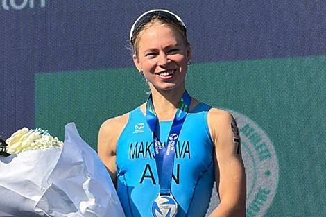 Белоруска Максимова стала второй на женском Кубке мира по триатлону в Дубае