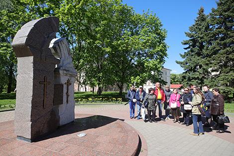 От Фары Витовта до Старого и Нового замков: в Гродно провели экскурсию для незрячих людей