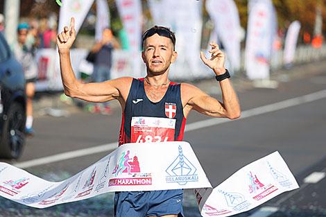 Победителем Минского полумарафона на дистанции 21,1 км стал Виталий Шафар из Украины