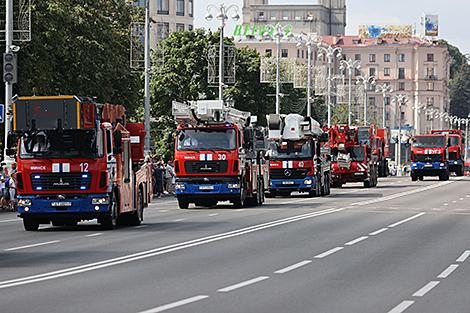 Парад спасателей, оркестр и выступление авиации: МЧС приглашает отпраздновать День пожарной службы