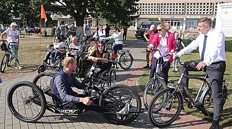 Первая в Беларуси инклюзивная велодорожка открыта в Лиде