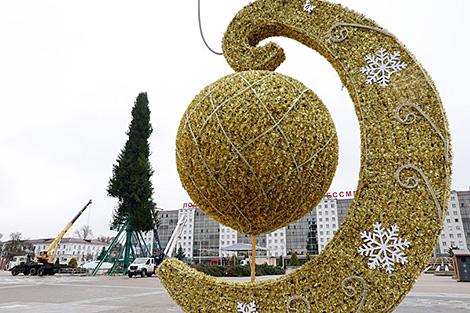 Пиксельные панно и три километра гирлянд. Как будет выглядеть главная елка Витебска