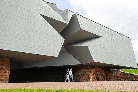 Выставку о городах-героях презентовали в Брестской крепости