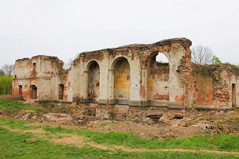 Лекари старины. С достопримечательностями в Бресте, Березе, Ружанах и Коссово работают реставраторы