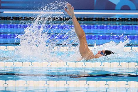 Белорус Щелканов стал чемпионом мира по параплаванию на стометровке на спине