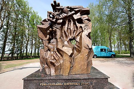 Посвященный геноциду белорусского народа памятный знак 