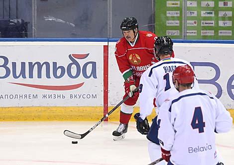 Хоккейная команда Президента Беларуси победила сборную IIHF на Рождественском турнире