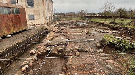 Фундамент неизвестного здания обнаружили археологии при реставрации синагоги в Волковысском районе
