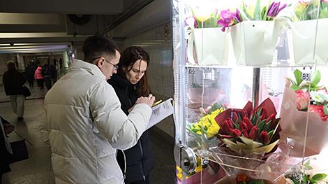 Первый автомат по продаже букетов установлен в минском метро