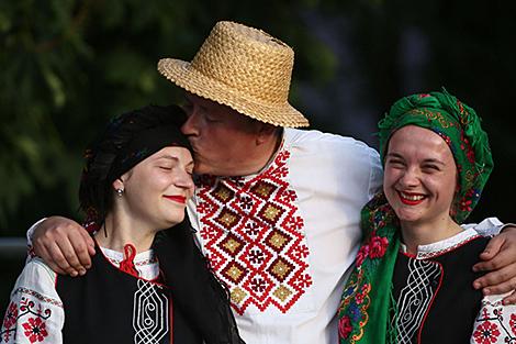 Битва помидорами и мастер-класс по полесским танцам: что интересного будет на фестивалях этого лета